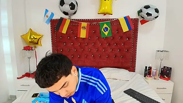 Snapshot of Jaden_and_sofia chatting on July 11, 2026, 2:58 am Jaden and sofia online show from July 11, 2026, 2:58 am