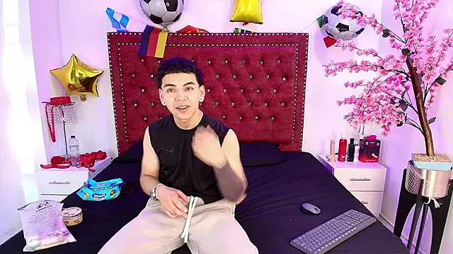 Snapshot of Jaden_and_sofia chatting on July 18, 2026, 3:11 am Jaden and sofia online show from July 18, 2026, 3:11 am