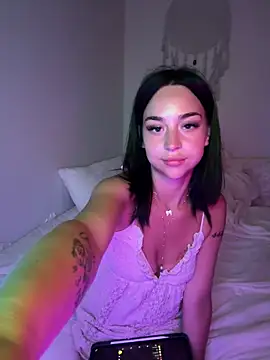 Tiffytooopretty online show from June 4, 2026, 7:14 am