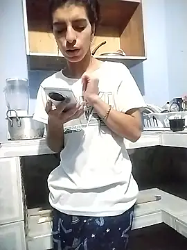 Snapshot of Alma_Kieran chatting on January 17, 2026, 12:37 am Alma Kieran online show from January 17, 2026, 12:37 am