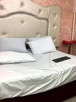 KarlyAndDavey online show from January 12, 2026, 7:41 pm