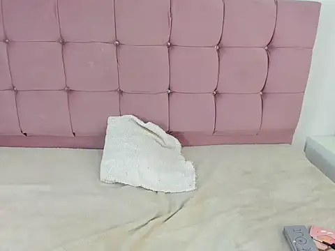 MiaKleinX online show from February 13, 2026, 10:28 pm