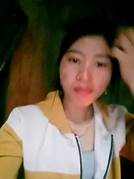 Snapshot of Hiniyk2 chatting on February 15, 2026, 12:29 am Hiniyk2 online show from February 15, 2026, 12:29 am