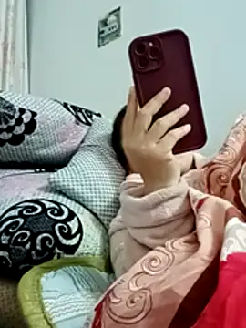 Snapshot of Faded_pink chatting on January 14, 2026, 12:55 pm Faded pink online show from January 14, 2026, 12:55 pm