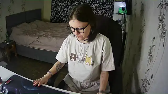 Withbeautyeyes online show from January 13, 2026, 2:11 pm