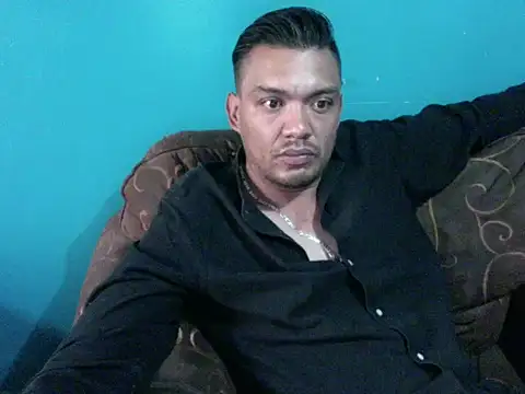 latinomoreno95 online show from February 9, 2026, 10:36 pm