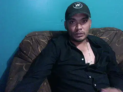 latinomoreno95 online show from February 26, 2026, 1:04 am