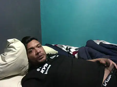 latinomoreno95 online show from April 5, 2026, 11:18 am