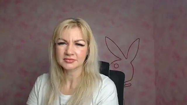 Snapshot of Madonna_Fire chatting on April 4, 2026, 6:00 am Madonna Fire online show from April 4, 2026, 6:00 am