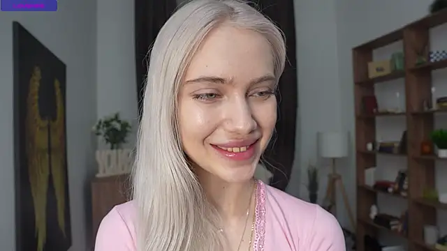 KristalCrowner online show from April 11, 2026, 7:40 pm