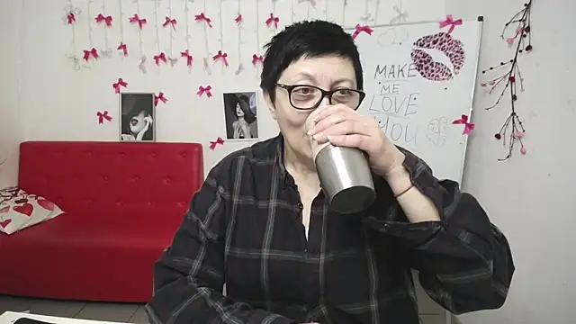 EmilyL0ve online show from February 24, 2026, 6:17 pm