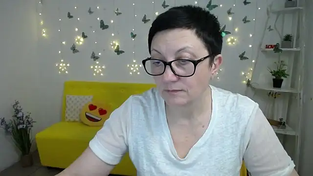 EmilyL0ve online show from March 8, 2026, 2:04 am