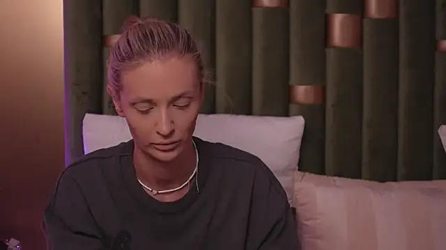 Snapshot of AmeliaAngel chatting on July 9, 2026, 8:02 pm AmeliaAngel online show from July 9, 2026, 8:02 pm