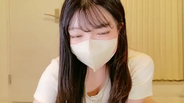   Yui  online show from May 6, 2026, 3:02 am