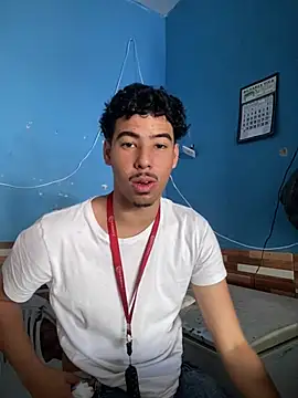 lzinho9153 online show from May 5, 2026, 6:05 pm