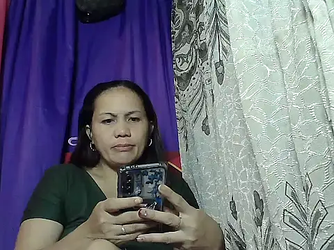 prettymomma24xx online show from May 14, 2026, 9:21 pm