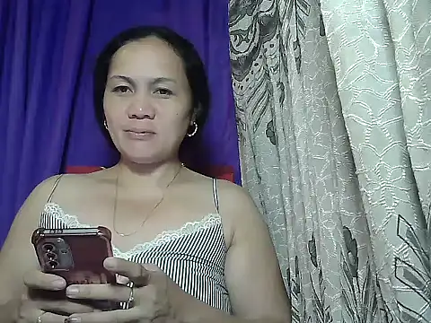 Snapshot of prettymomma24xx chatting on June 19, 2026, 7:50 pm prettymomma24xx online show from June 19, 2026, 7:50 pm