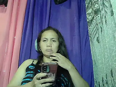 Snapshot of prettymomma24xx chatting on July 1, 2026, 12:56 am prettymomma24xx online show from July 1, 2026, 12:56 am
