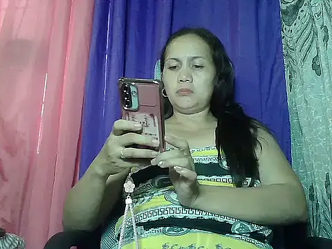 Snapshot of prettymomma24xx chatting on July 2, 2026, 3:23 am prettymomma24xx online show from July 2, 2026, 3:23 am