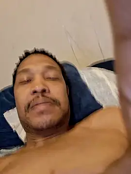 Snapshot of moneyboi1988 chatting on February 6, 2026, 3:44 am moneyboi1988 online show from February 6, 2026, 3:44 am