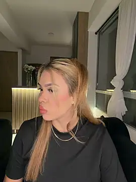 Snapshot of karymoron chatting on February 10, 2026, 5:22 am karymoron online show from February 10, 2026, 5:22 am