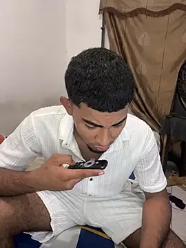 Snapshot of youngalexofficial chatting on February 22, 2026, 11:36 pm youngalexofficial online show from February 22, 2026, 11:36 pm