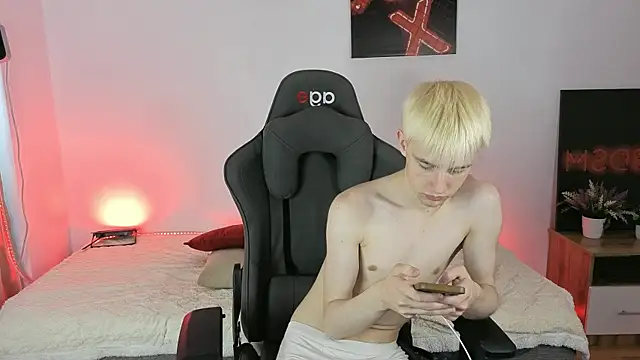 lucidangelok1 online show from June 15, 2026, 12:07 pm