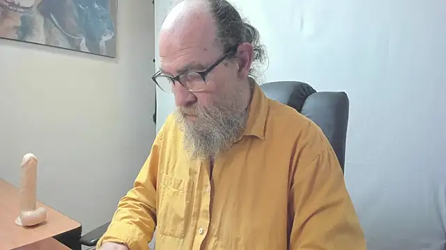 Snapshot of Uncle_Hottie chatting on March 3, 2026, 5:41 pm Uncle Hottie online show from March 3, 2026, 5:41 pm