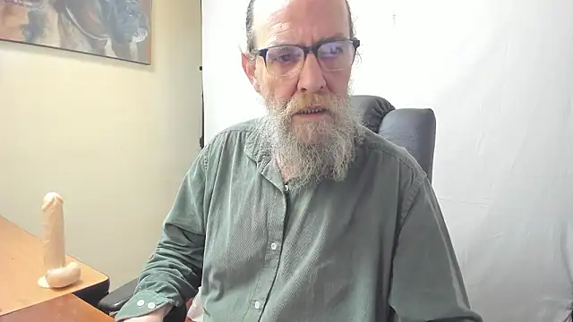 Snapshot of Uncle_Hottie chatting on March 4, 2026, 6:03 pm Uncle Hottie online show from March 4, 2026, 6:03 pm