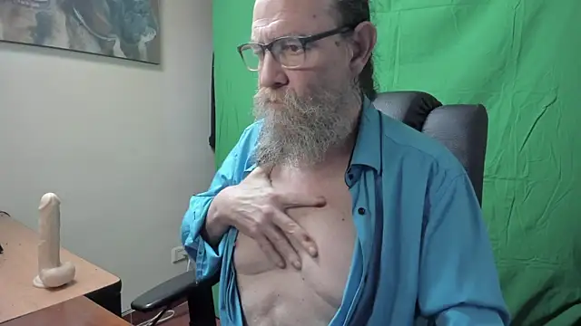 Snapshot of Uncle_Hottie chatting on March 10, 2026, 5:18 pm Uncle Hottie online show from March 10, 2026, 5:18 pm