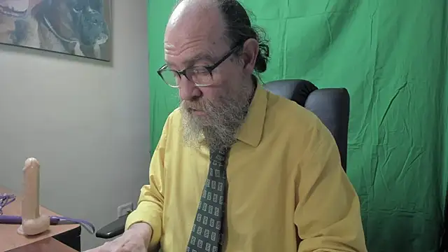 Snapshot of Uncle_Hottie chatting on March 18, 2026, 4:32 pm Uncle Hottie online show from March 18, 2026, 4:32 pm