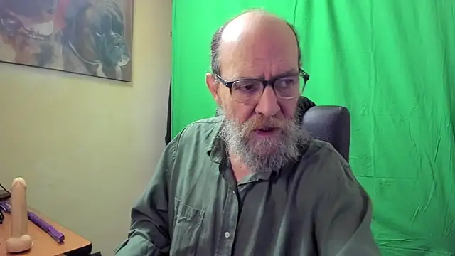 Snapshot of Uncle_Hottie chatting on April 15, 2026, 4:58 pm Uncle Hottie online show from April 15, 2026, 4:58 pm