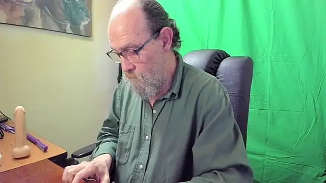 Snapshot of Uncle_Hottie chatting on April 15, 2026, 7:58 pm Uncle Hottie online show from April 15, 2026, 7:58 pm