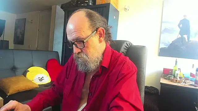 Snapshot of Uncle_Hottie chatting on May 31, 2026, 6:09 pm Uncle Hottie online show from May 31, 2026, 6:09 pm