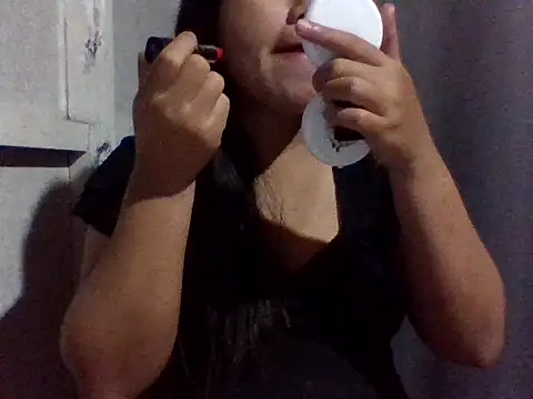 sweetprinces08 online show from April 15, 2026, 7:32 pm