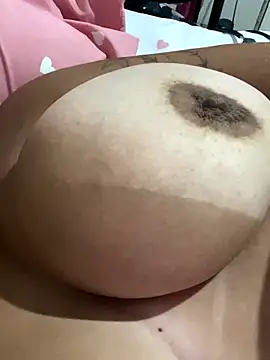 Snapshot of AnneM5 chatting on January 7, 2026, 5:21 am AnneM5 online show from January 7, 2026, 5:21 am