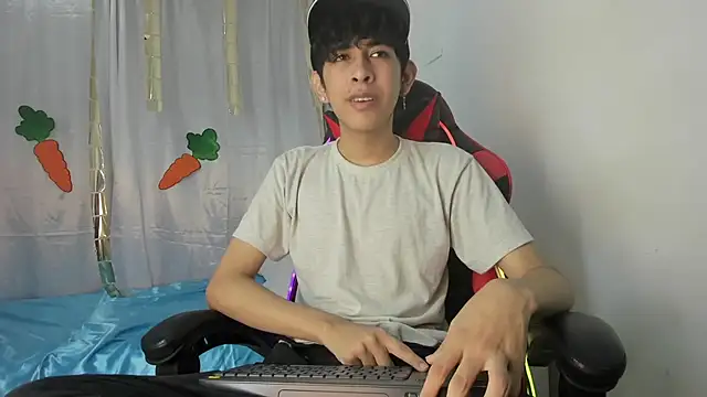 julian xx online show from April 13, 2026, 7:08 pm