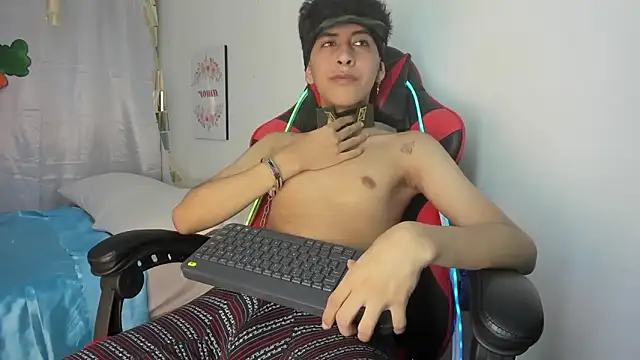 julian xx online show from April 18, 2026, 7:18 pm