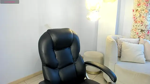 Snapshot of KayraLanne chatting on February 22, 2026, 11:25 pm KayraLanne online show from February 22, 2026, 11:25 pm