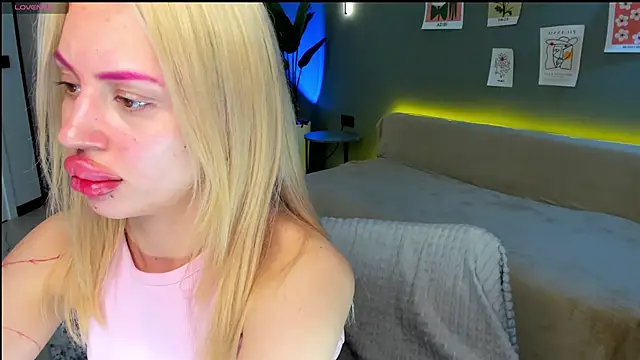 Luna Beverly online show from March 5, 2026, 8:16 pm