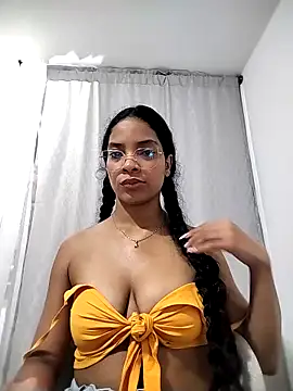 KATALINA SANTANA  online show from February 18, 2026, 11:44 pm