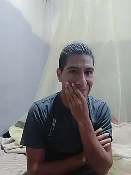 Rodrigohernan19 online show from May 17, 2026, 9:17 am