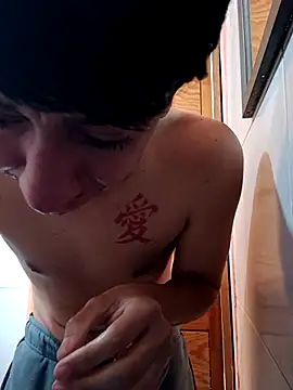 Snapshot of Hxzelmxnix chatting on January 7, 2026, 9:06 pm Hxzelmxnix online show from January 7, 2026, 9:06 pm