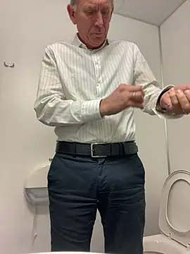 Pierre4tjyxx online show from February 5, 2026, 4:33 pm