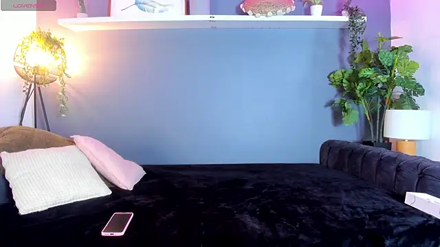 Kira Exe  online show from April 20, 2026, 11:35 am