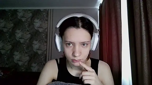 Snapshot of LxayBloom chatting on February 28, 2026, 5:52 am LxayBloom online show from February 28, 2026, 5:52 am