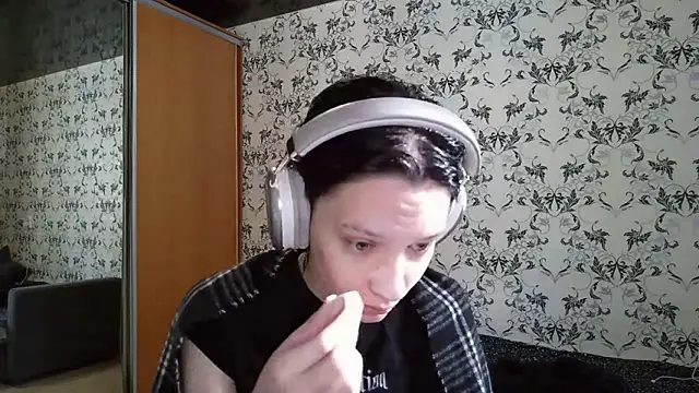 LxayBloom online show from March 11, 2026, 6:30 am