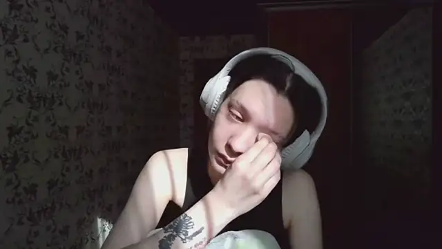 LxayBloom online show from March 16, 2026, 6:39 am