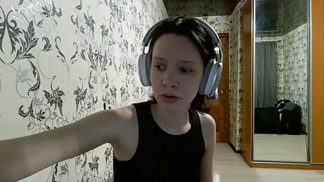 LxayBloom online show from March 31, 2026, 12:49 pm