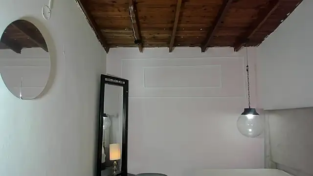 ZoeFox5 online show from March 10, 2026, 11:15 am